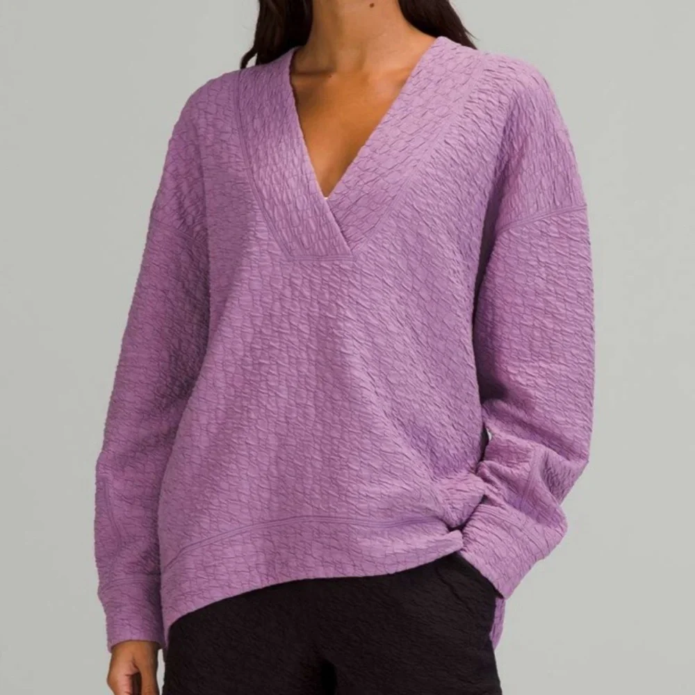Lululemon Rippled V-Neck Pullover‎ Long Sleeve Wisteria Purple Size 10